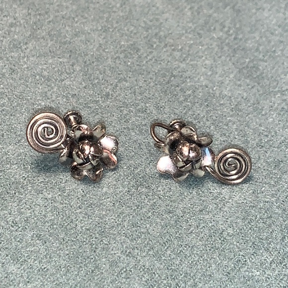 Vintage sterling screw back earrings - Picture 3 of 12